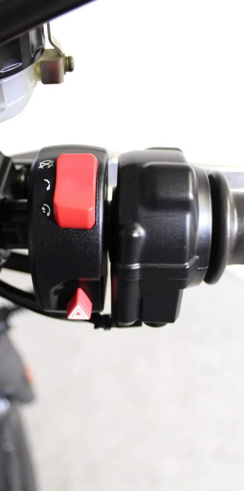 Triumph Street Twin 900 (2016) (11)