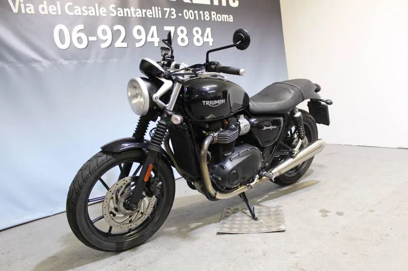 Triumph Street Twin 900 (2016) (12)