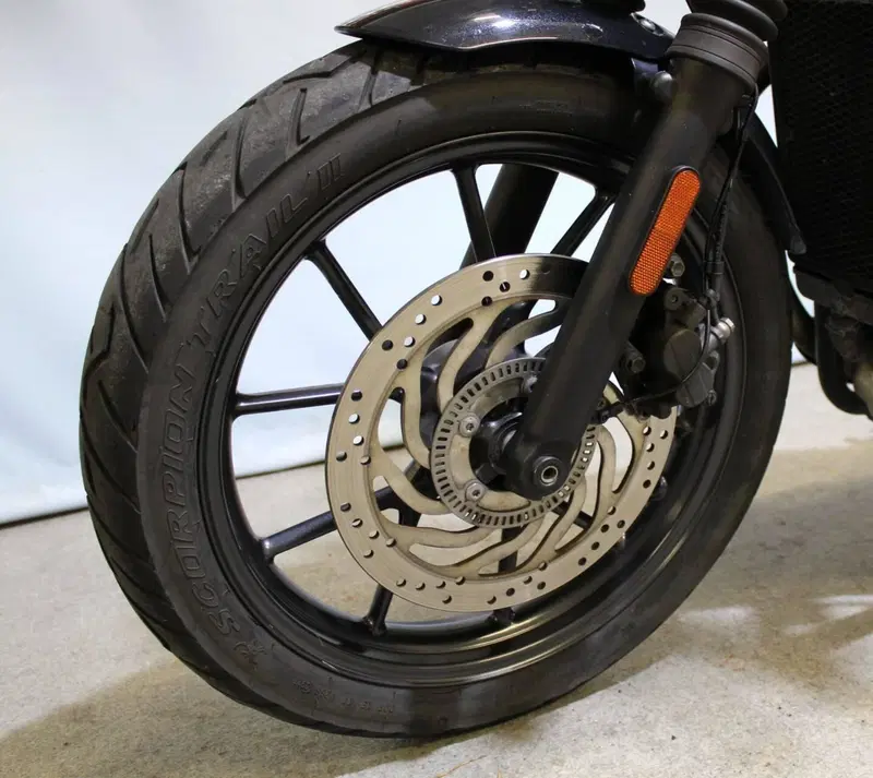 Triumph Street Twin 900 (2016) (14)
