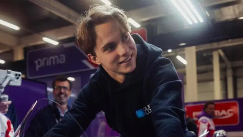 [VIDEO] MotoGP 2023. Oscar Piastri e il rimprovero virale della mamma Nicole sui social: "Via dalle moto!"