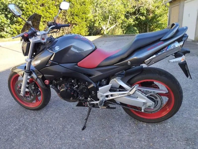 Suzuki GSR 600 (2006 - 11) (3)