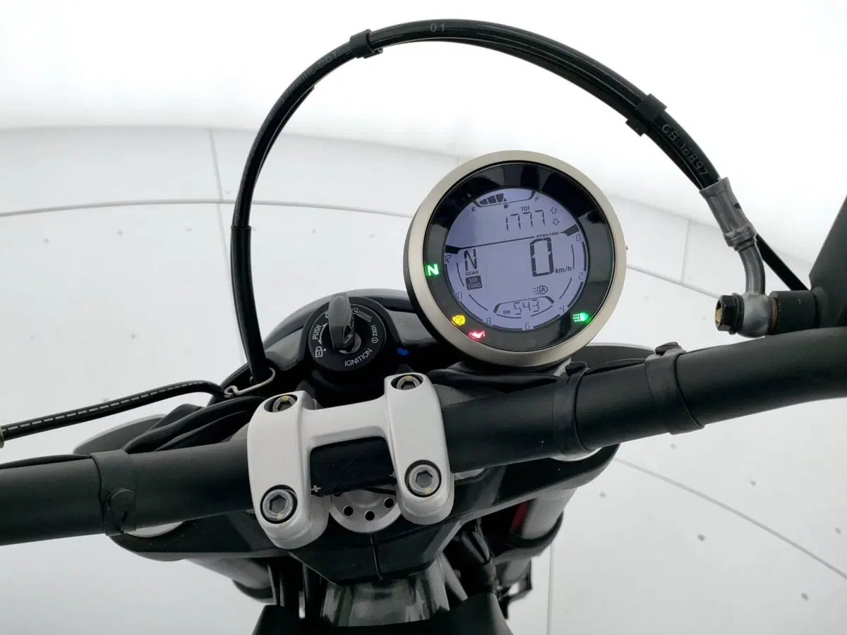 Ducati Scrambler 800 Urban Motard (2022) (4)