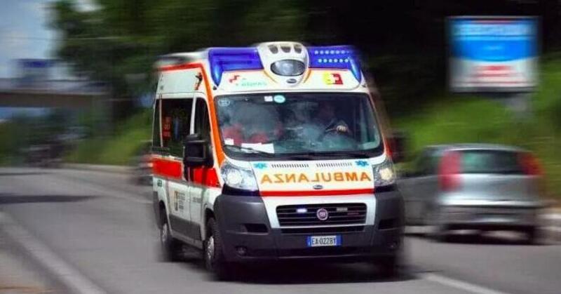 Roma. Fa un incidente in moto: poi chiama l&#039;amico per nascondere il mezzo, che picchia i medici e sfascia l&#039;ambulanza