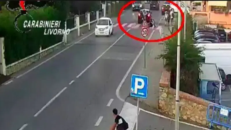 [VIDEO] Truffa all'Isola d'Elba: simula incidenti in monopattino e si fa risarcire. Ecco il video che lo smaschera