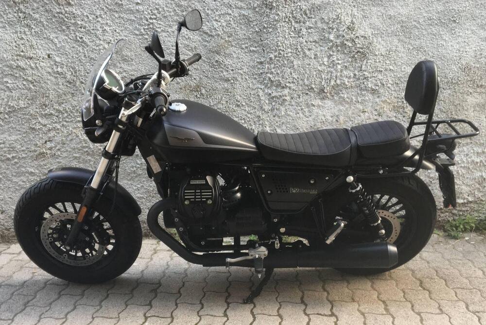 Moto Guzzi V9 Bobber (2021 - 24) (4)