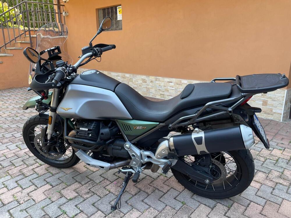 Moto Guzzi V85 TT Centenario (2021 - 22) (3)