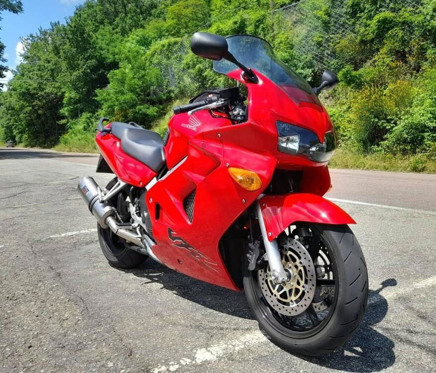 Honda VFR 800 (1998 - 01) (3)