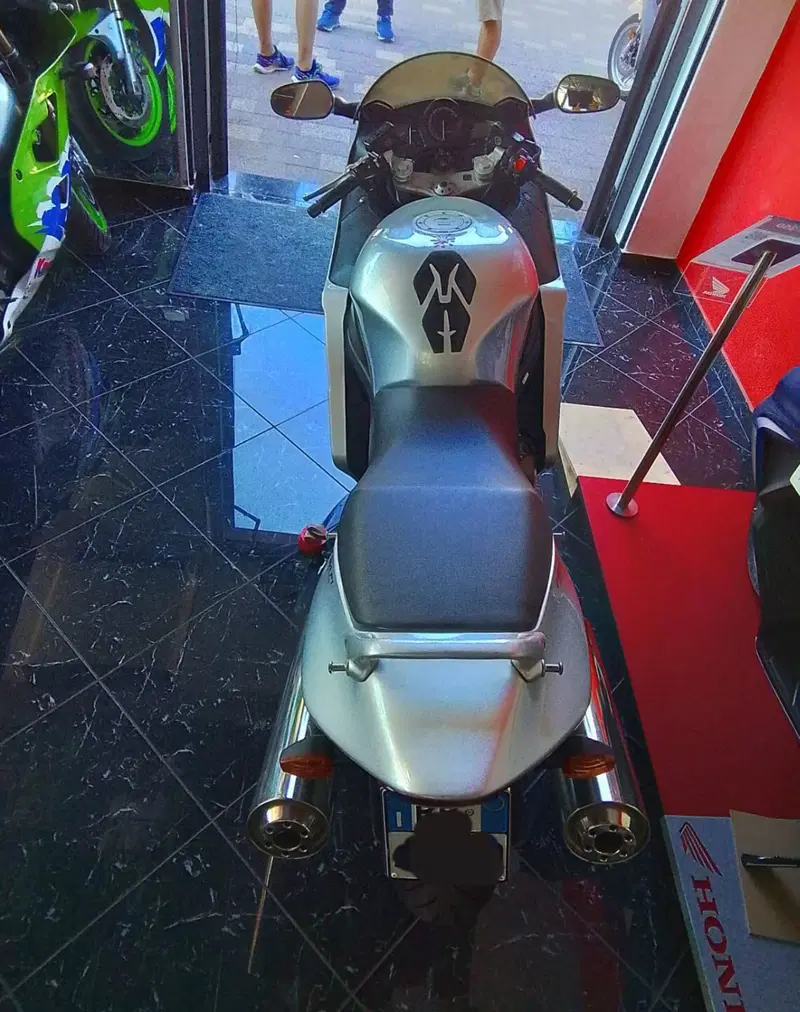 Honda CBR 1100 XX  (2001 - 06) (5)