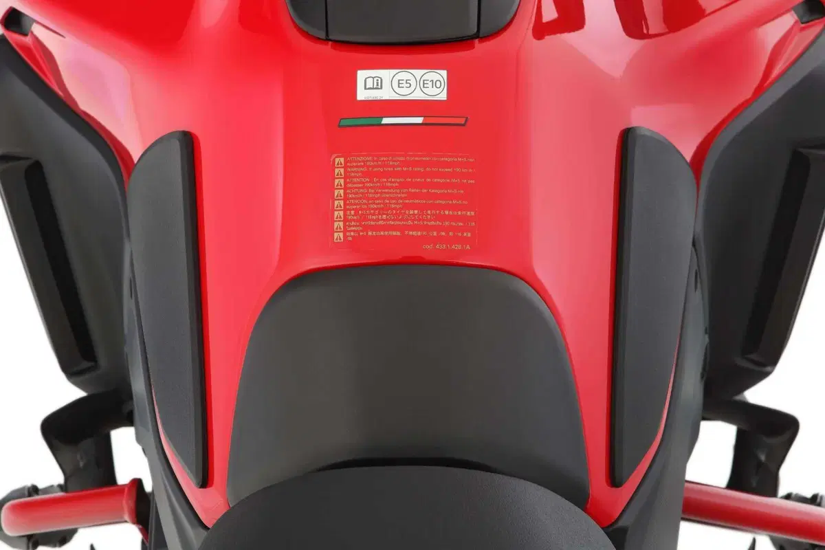 Wunderlich: tamponi protezione serbatoio per Ducati Multistrada V4 e V4 S (4)