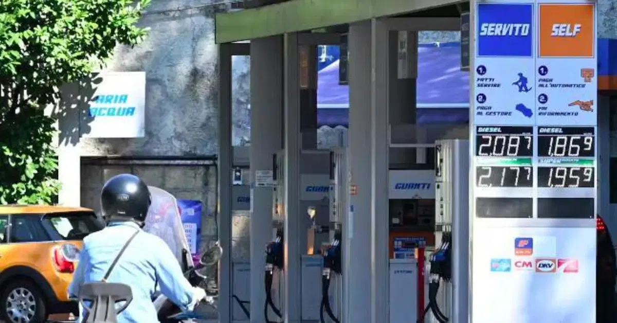 Caro carburanti. Taglio delle accise? No, il governo propone la Social Card: ecco cos'&egrave;