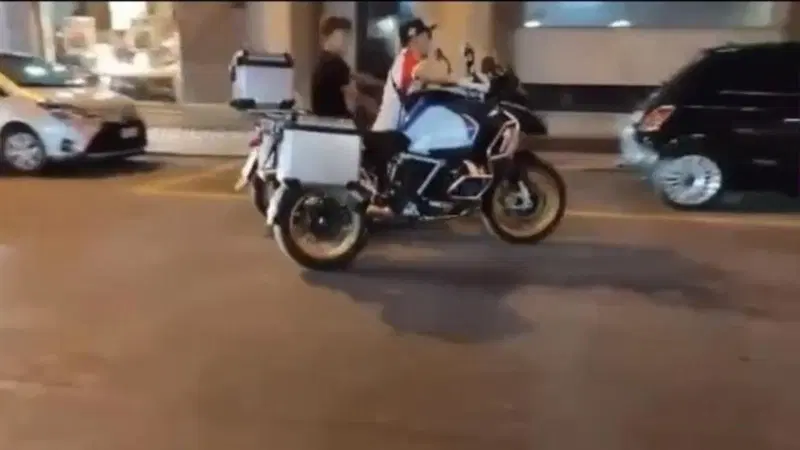 [VIDEO] Palermo, sventa il furto di una moto grazie alla diretta sui social: "Sei in diretta, lasciala l&agrave;!"