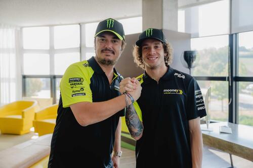 [VIDEO] MotoGP 2023. È ufficiale: Marco Bezzecchi resta con Mooney VR46 Racing Team anche nel 2024! (2)