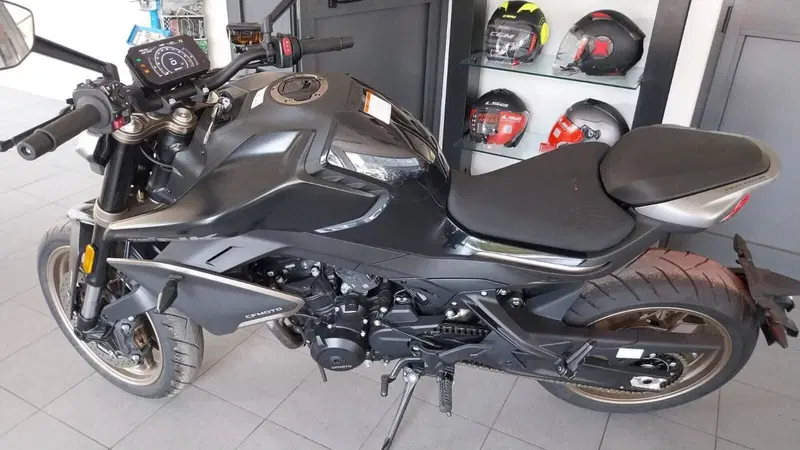 CFMOTO 800NK Sport (2023 - 26) (3)