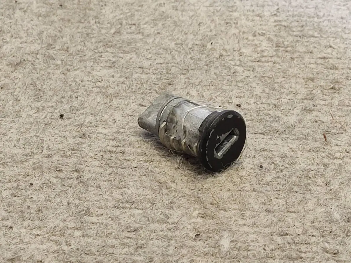 VALIGIA LATERALE DESTRA ORIGINALE BMW (30/39 L) (4)