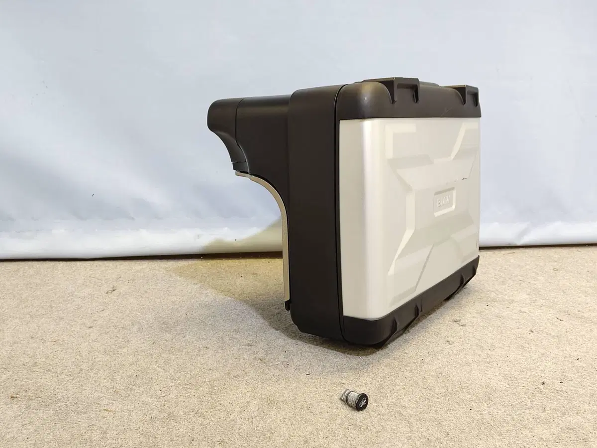 VALIGIA LATERALE DESTRA ORIGINALE BMW (30/39 L) (3)