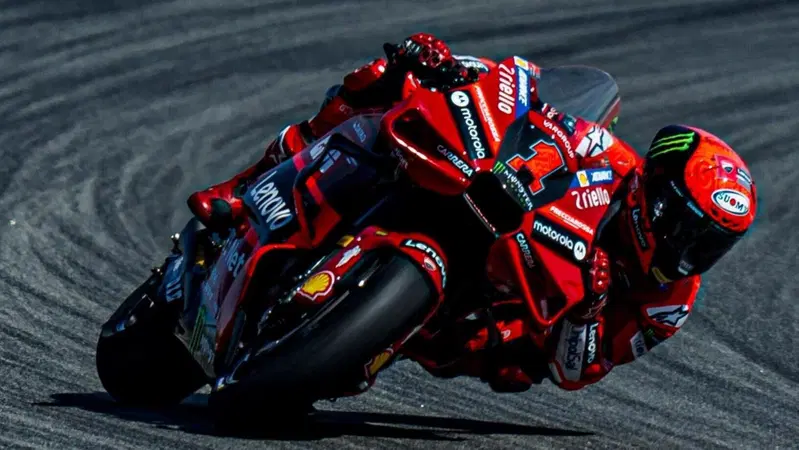 MotoGP 2023. GP di Catalogna. Pecco Bagnaia in pole, Aprilia beffata