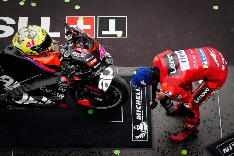Bagnaia studia l'usura della gomma dell'Aprilia