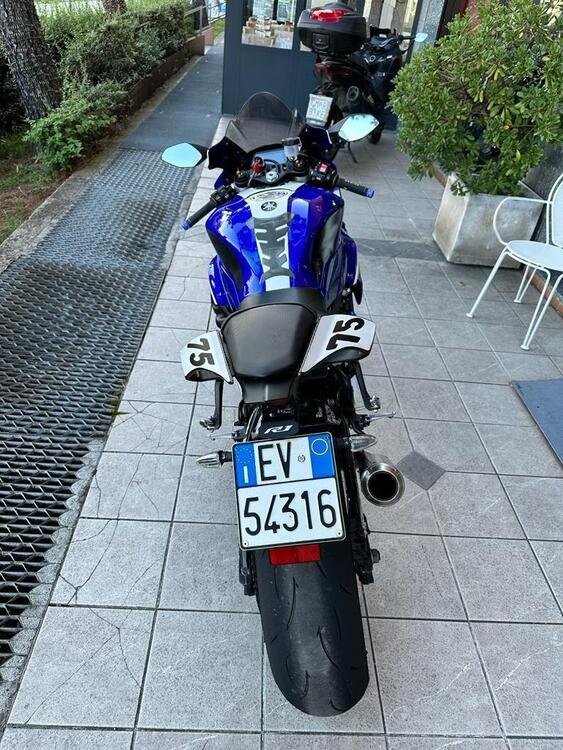Yamaha YZF R1 (2020 - 24) (3)