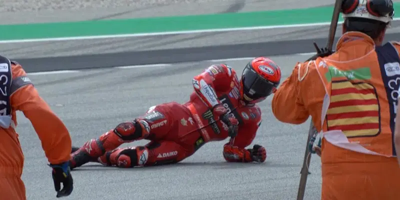 Bagnaia per terra subito dopo l'incidente