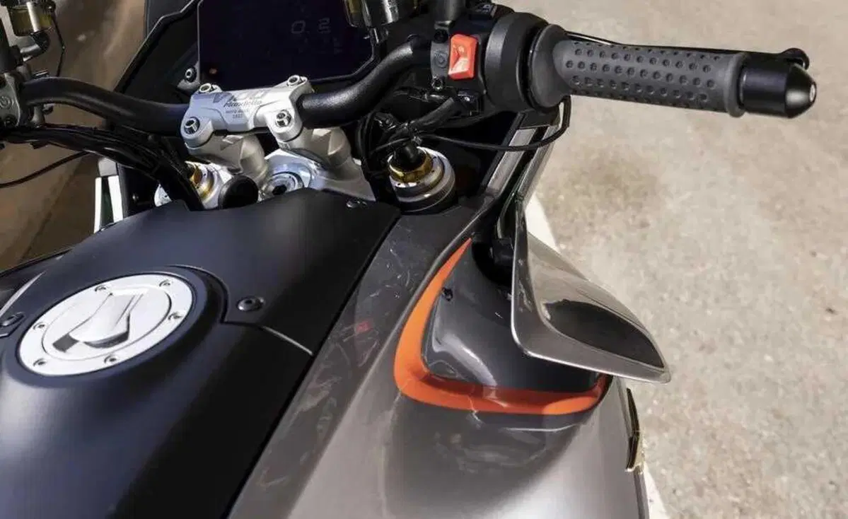 BMW R 1250 Rs vs Moto Guzzi V100 Mandello S: il Granturismo a modo mio! (6)