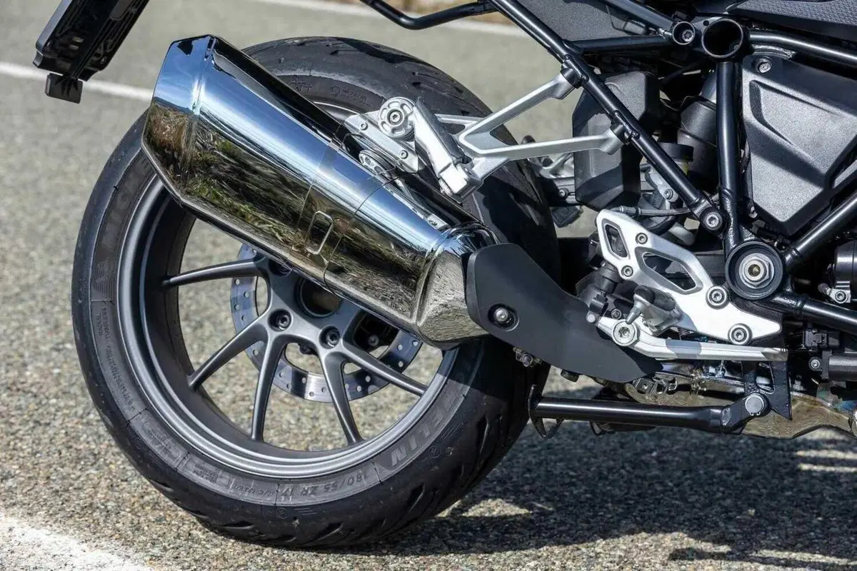 BMW R 1250 Rs vs Moto Guzzi V100 Mandello S: il Granturismo a modo mio! (11)