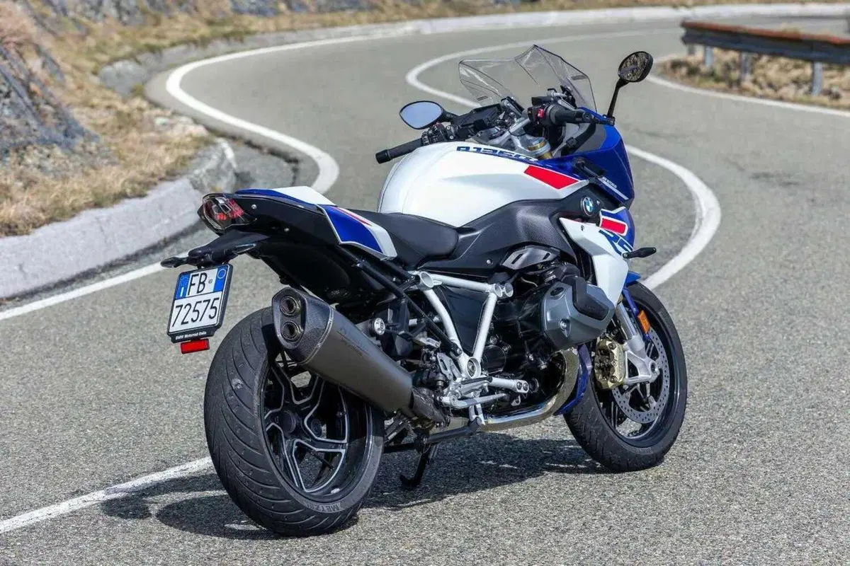 BMW R 1250 Rs vs Moto Guzzi V100 Mandello S: il Granturismo a modo mio! (19)