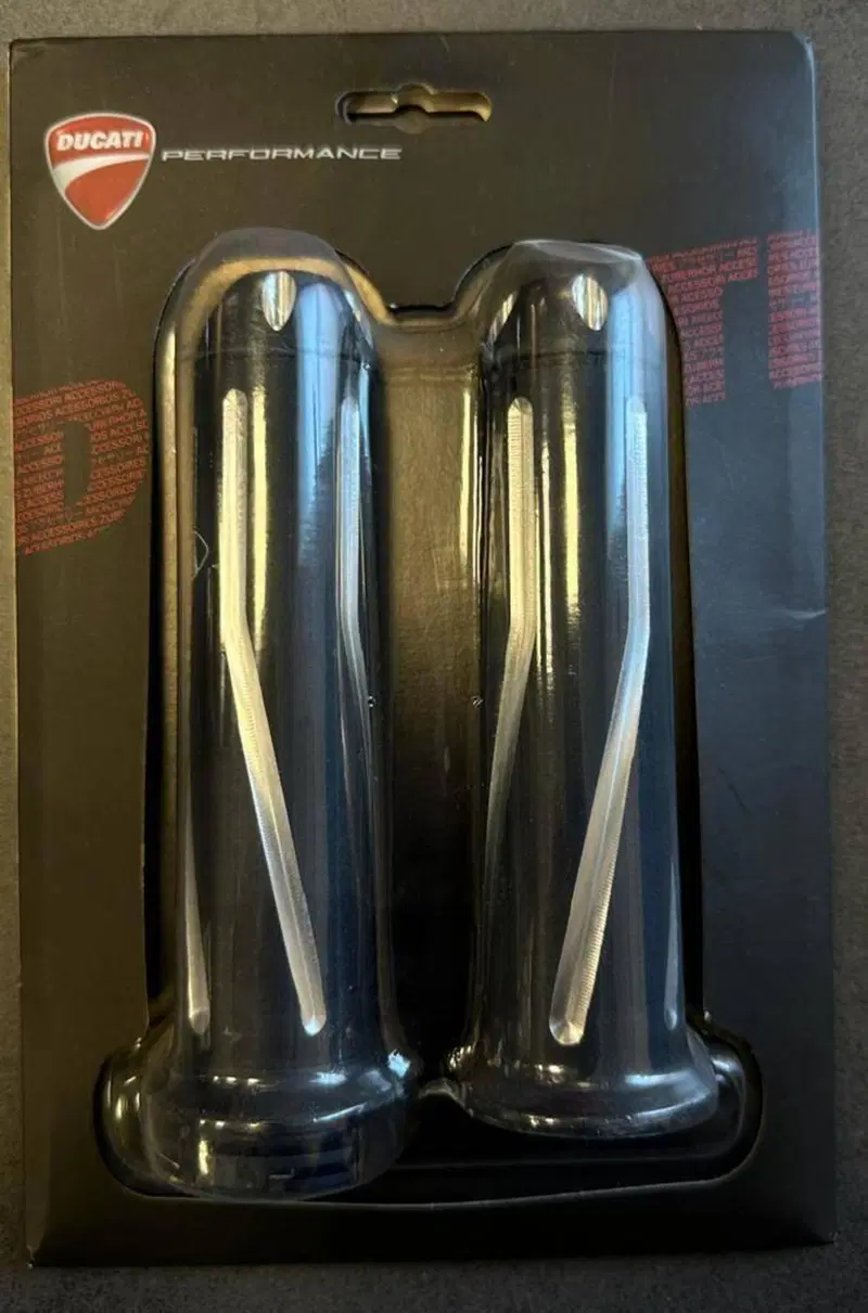 Manopole in alluminio dal pieno Ducati