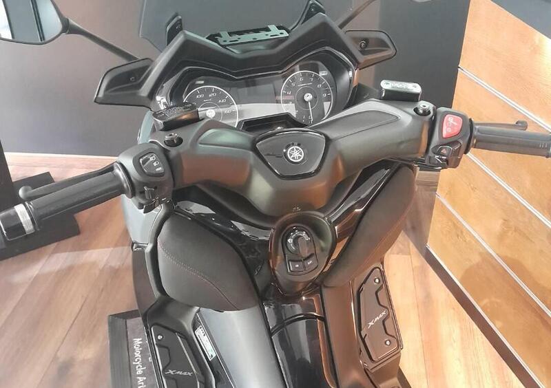 Vendo Yamaha X-Max 300 Tech Max (2021 - 24) usata a Quattro Castella  (codice 9255308) 