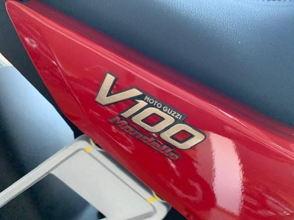 Moto Guzzi V100 Mandello (2023 - 24) (3)