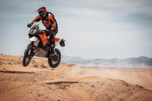 KTM presenta la nuova 890 Adventure R Rally: ne esistono solamente 700 esemplari (2)