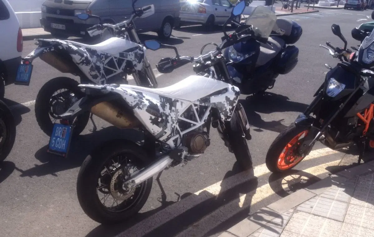 Foto spia: Husqvarna 701 ed Enduro 690 in test
