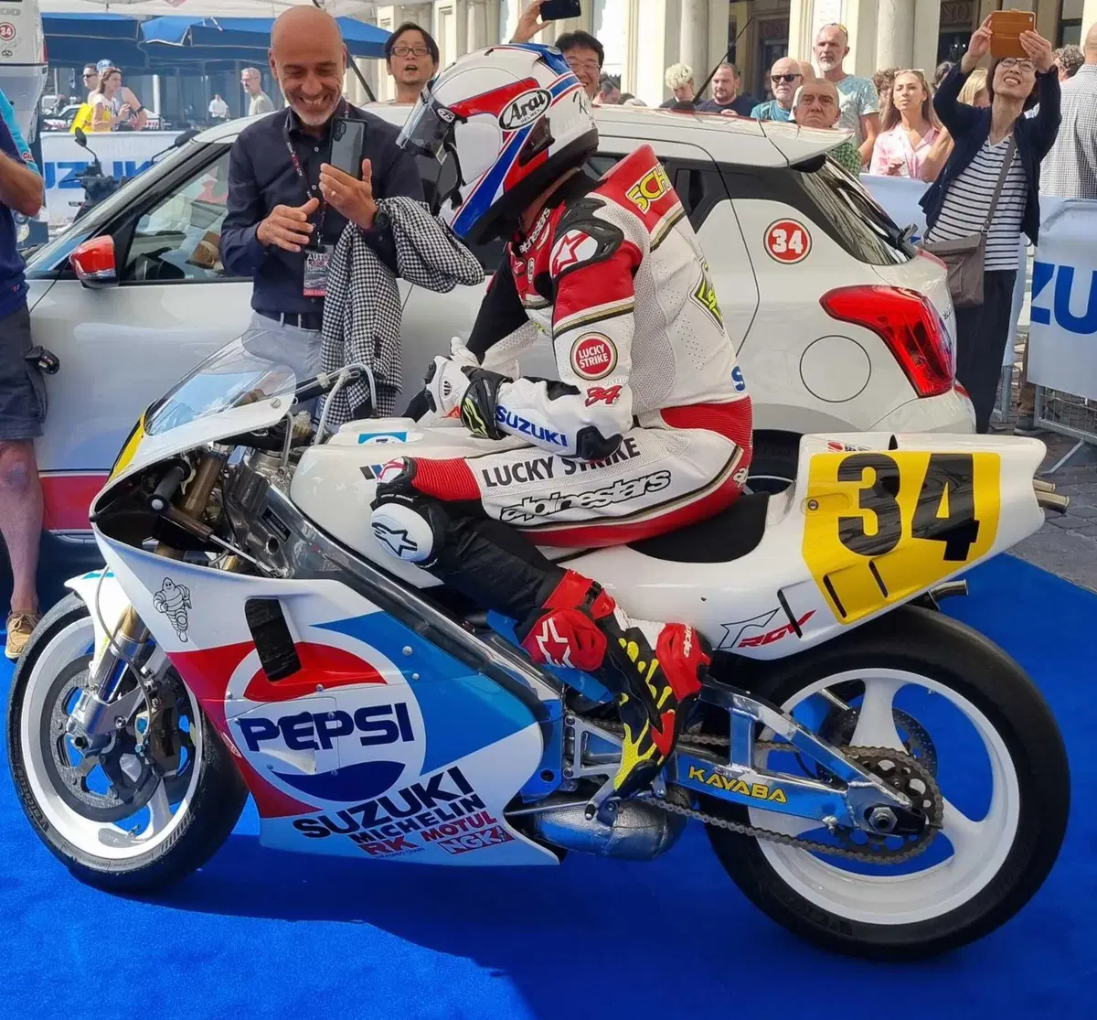 Suzuki celebra due suoi ex piloti all'Autolook Week di Torino