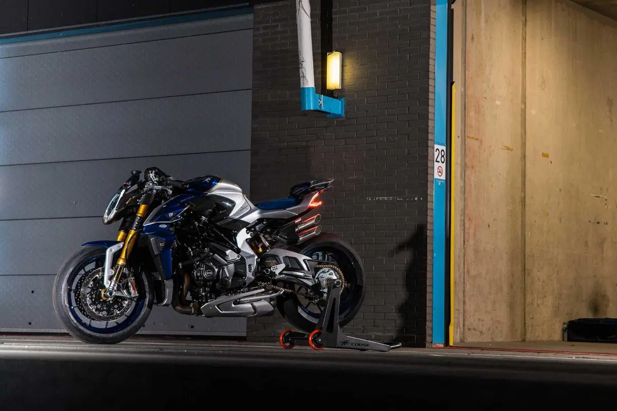 MV Agusta Brutale 1000 RR Assen: serie limitata in 300 esemplari (2)