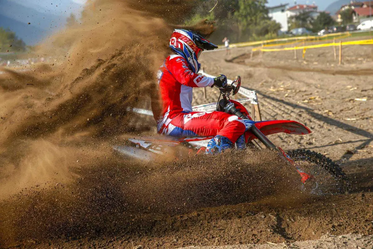 Assoluti d’Italia. È Steve Holcombe il monstre dell’Enduro… Italiano (10)