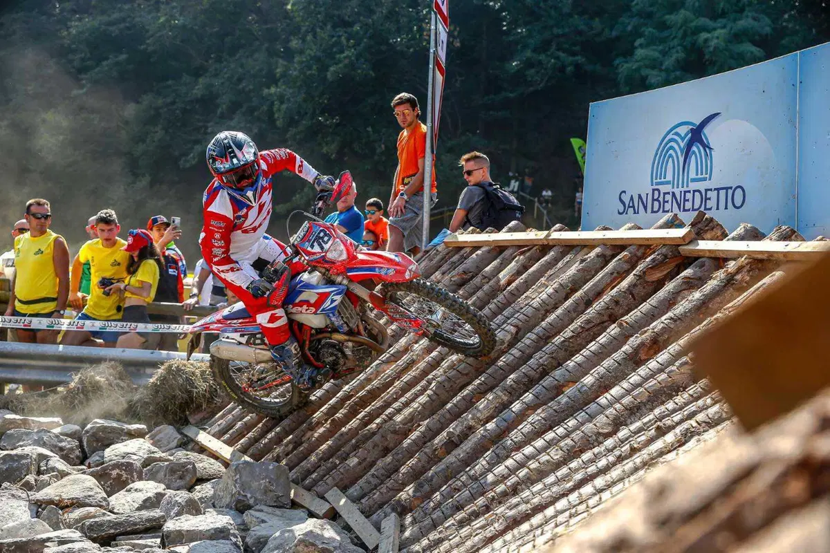 Assoluti d’Italia. È Steve Holcombe il monstre dell’Enduro… Italiano (11)