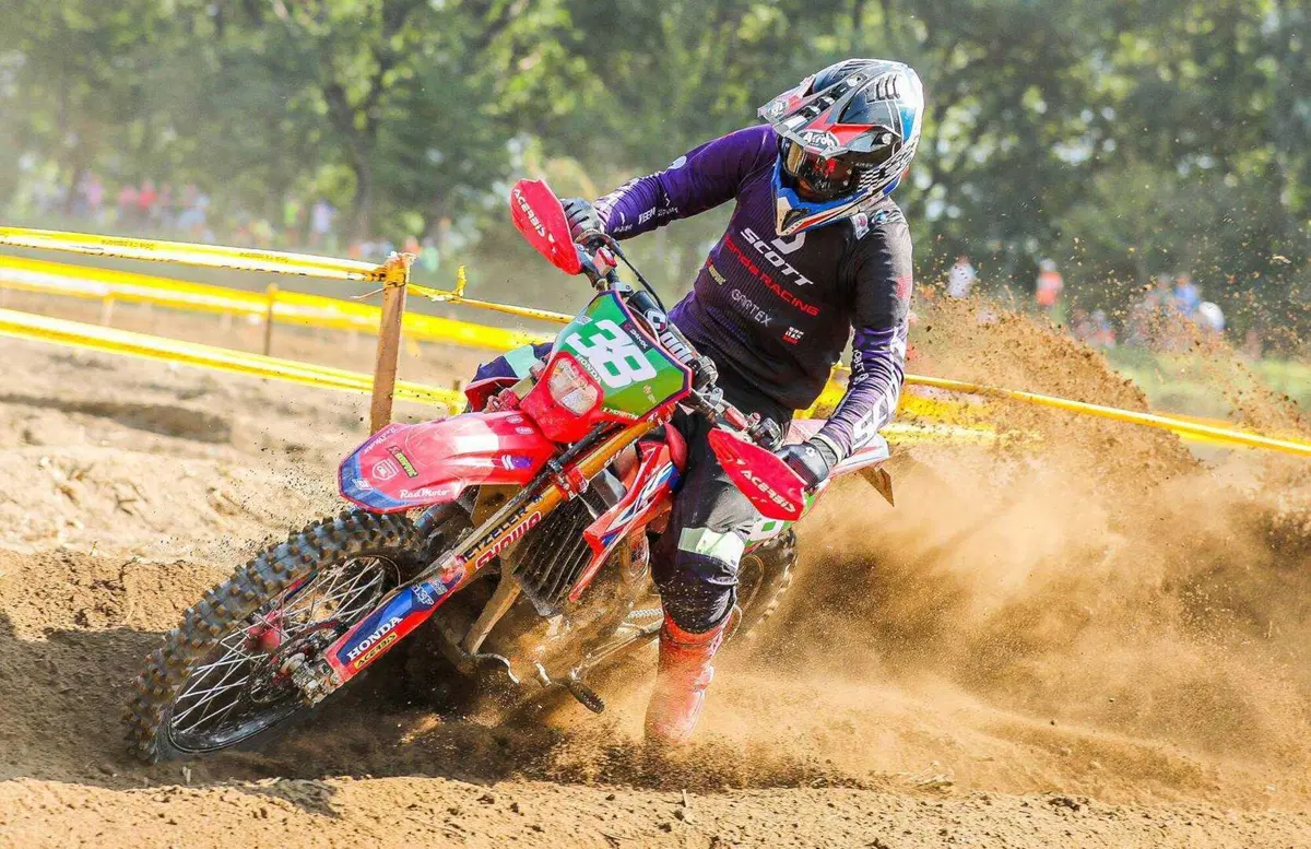 Assoluti d’Italia. È Steve Holcombe il monstre dell’Enduro… Italiano (15)