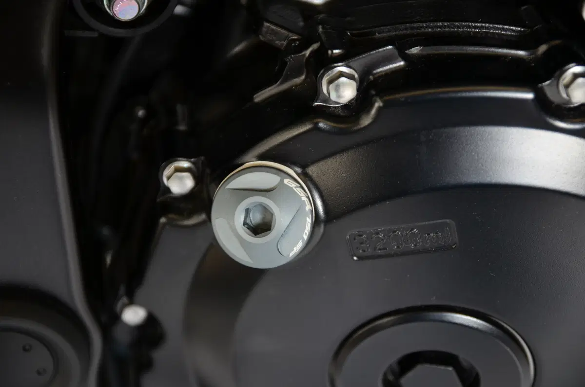 Suzuki, nuova GSR 750SP (9)