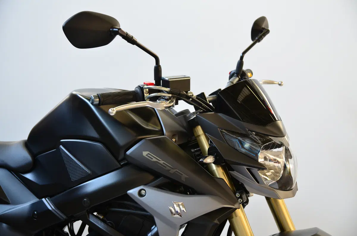 Suzuki, nuova GSR 750SP (21)