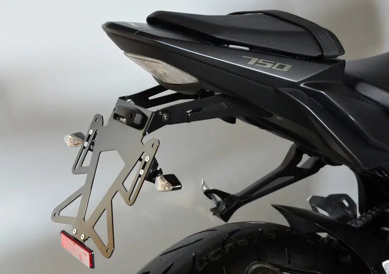 Suzuki GSR 750 GSR 750 SP (2015) (4)