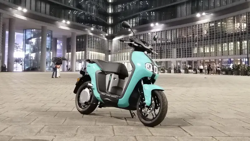 [VIDEO] Ha ancora senso comprare un cinquantino? Rispondiamo con il NEO's di Yamaha