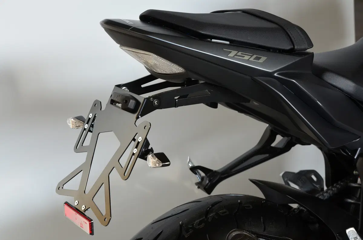 Suzuki, nuova GSR 750SP (3)