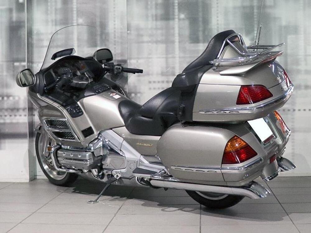 Honda GL 1800 Gold Wing (2000 - 05) (2)