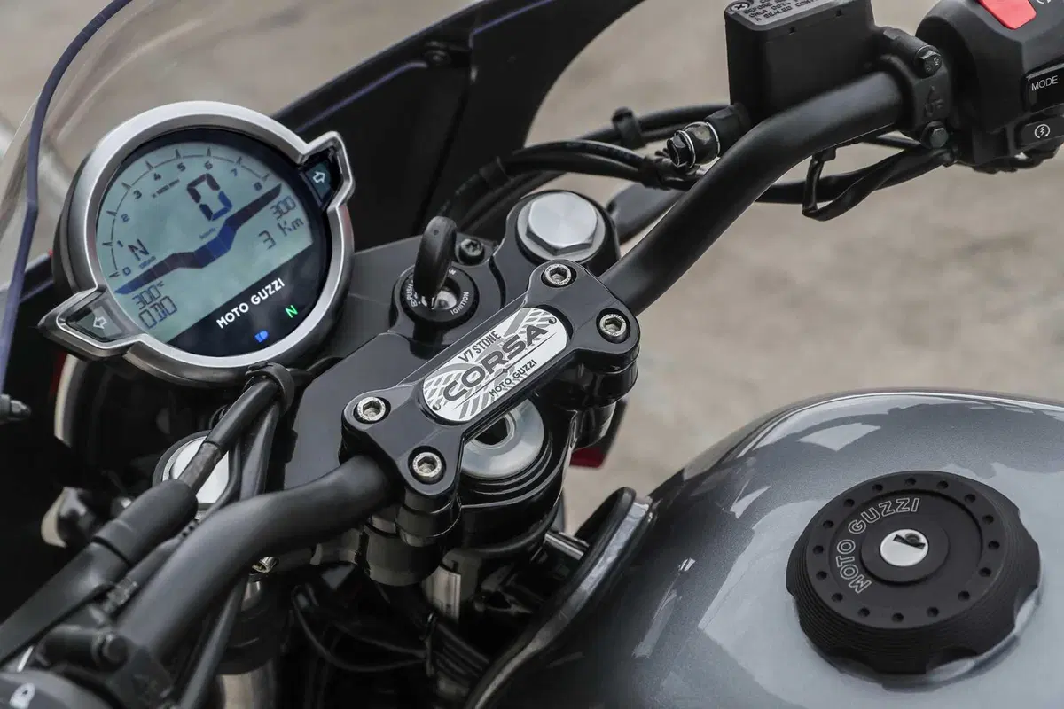 Svelata la nuova Moto Guzzi V7 Stone Corsa