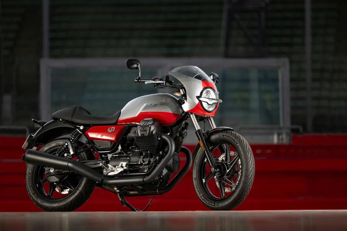Svelata la nuova Moto Guzzi V7 Stone Corsa (4)