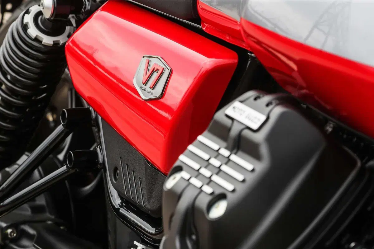 Svelata la nuova Moto Guzzi V7 Stone Corsa (5)