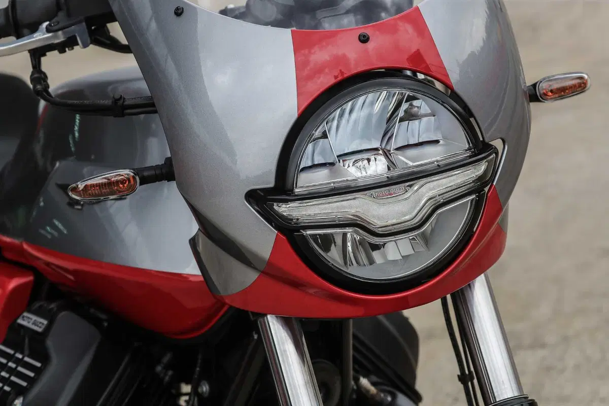 Svelata la nuova Moto Guzzi V7 Stone Corsa (6)