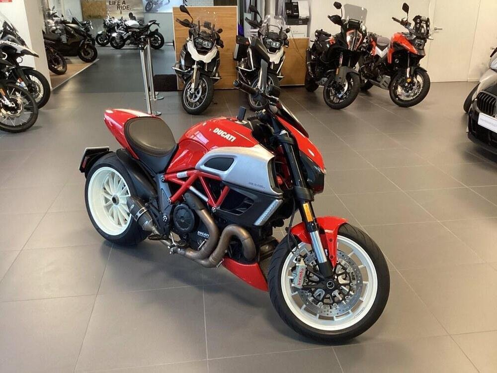 Ducati Diavel 1200 Carbon (2010 - 13) (3)