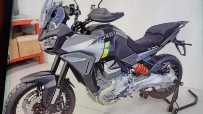 Moto Guzzi V100 Stelvio: le prime foto definitive