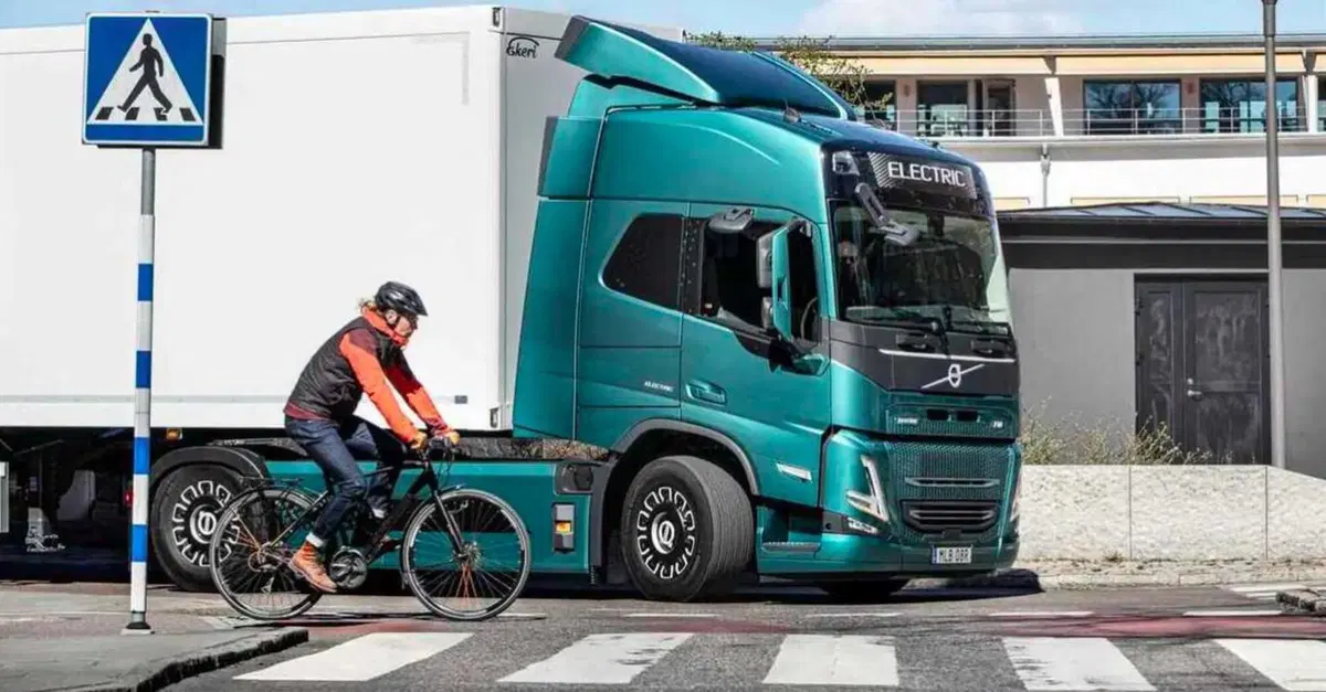 Milano. Aci propone l'Area C gratis per i mezzi pesanti con i sensori dell'angolo cieco: &egrave; la soluzione al problema?