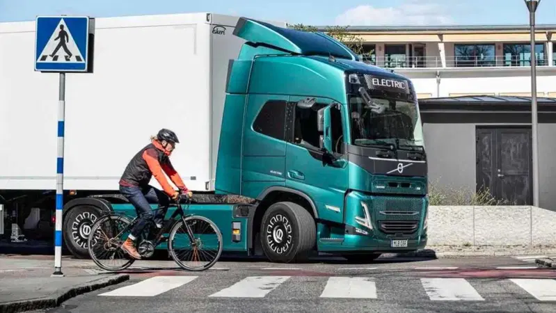 Milano. Aci propone l'Area C gratis per i mezzi pesanti con i sensori dell'angolo cieco: &egrave; la soluzione al problema?